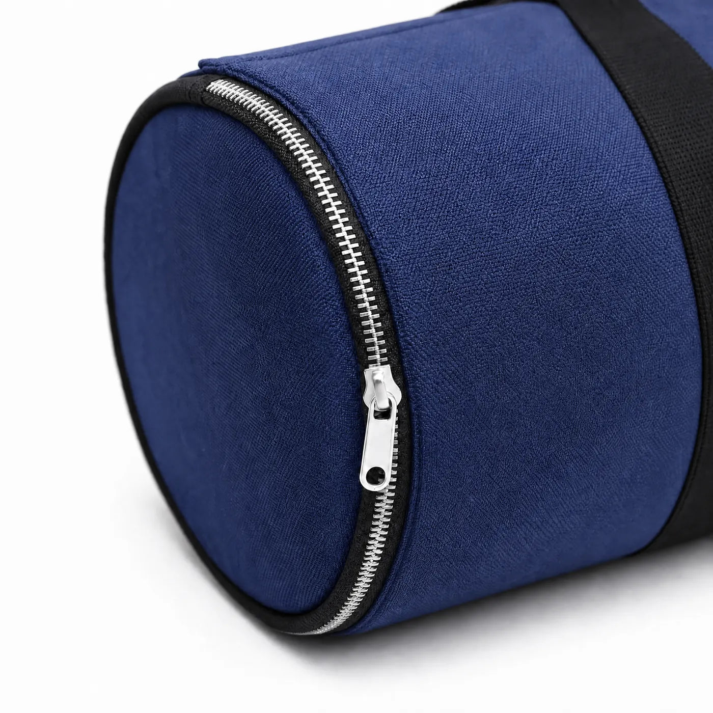 Close view of the perimeter zip